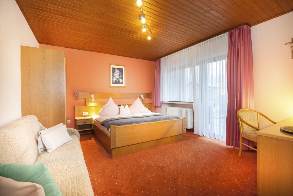 Genusshotel Hohenbogen Нойкирхен-байм-Хайлиген-Блут Экстерьер фото
